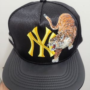 Rare BNWT New York Yankees Year of the tiger Hat Snapback